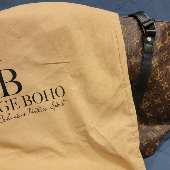 Louis Vuitton Monogram Tote Bag - Picture 5 of 7